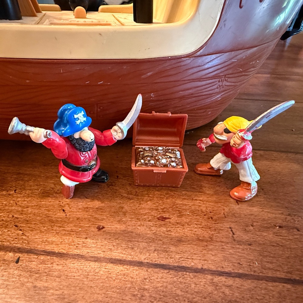 Fisher Price Great Adventures Pirate Ship Playset with 6 Figures and Cannon 1994 - Picture 7 of 15